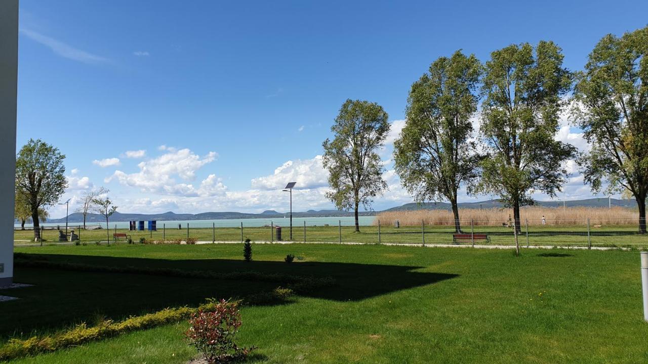 Lelle Resort Cb34 Balatonlelle Bagian luar foto