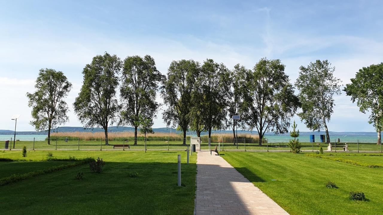 Lelle Resort Cb34 Balatonlelle Bagian luar foto
