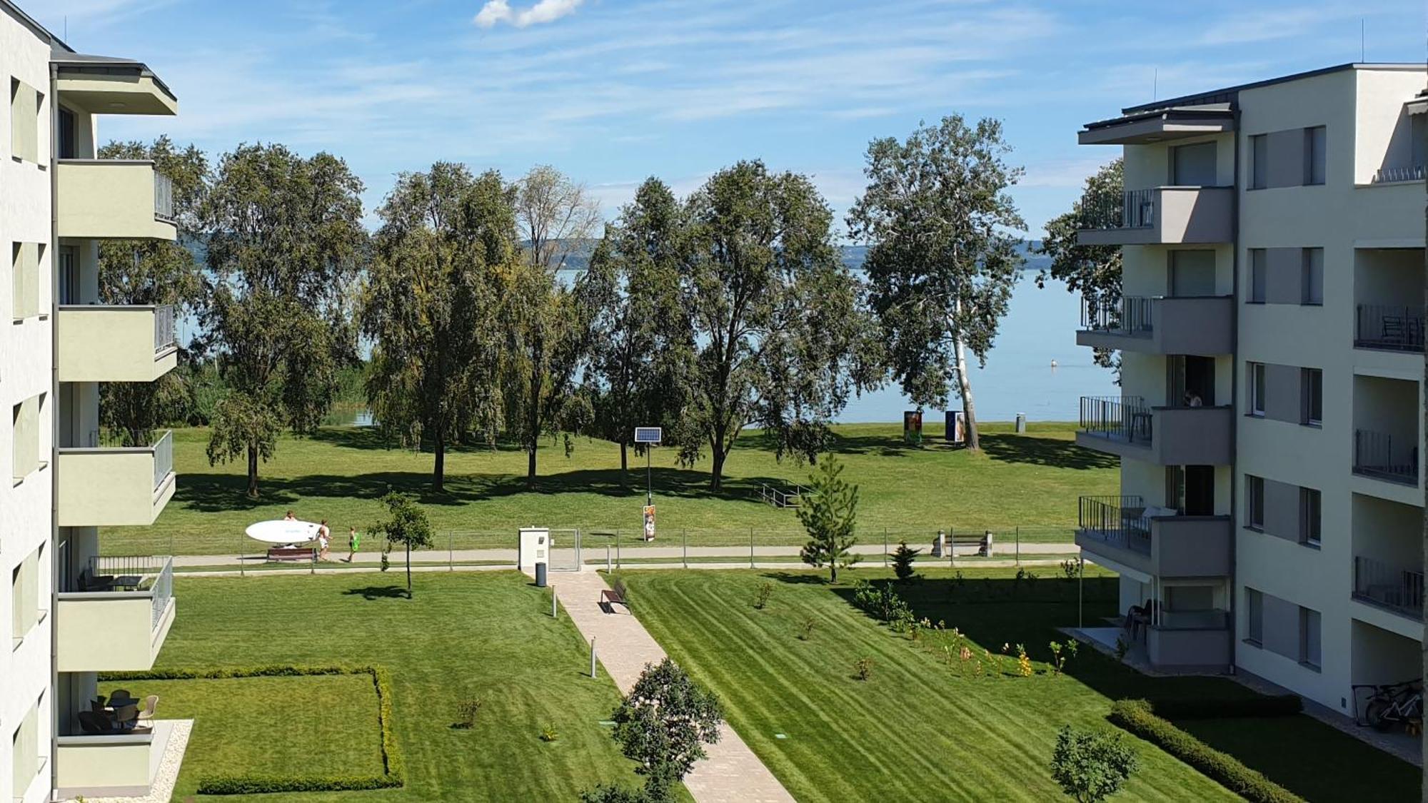 Lelle Resort Cb34 Balatonlelle Bagian luar foto