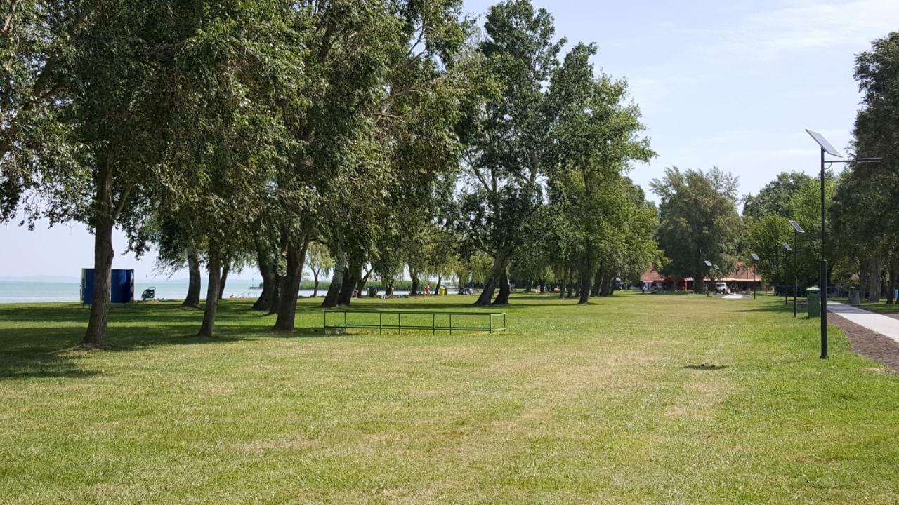 Lelle Resort Cb34 Balatonlelle Bagian luar foto