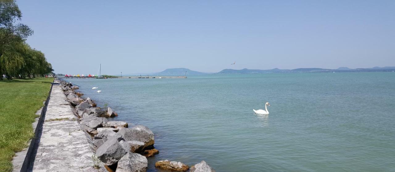 Lelle Resort Cb34 Balatonlelle Bagian luar foto