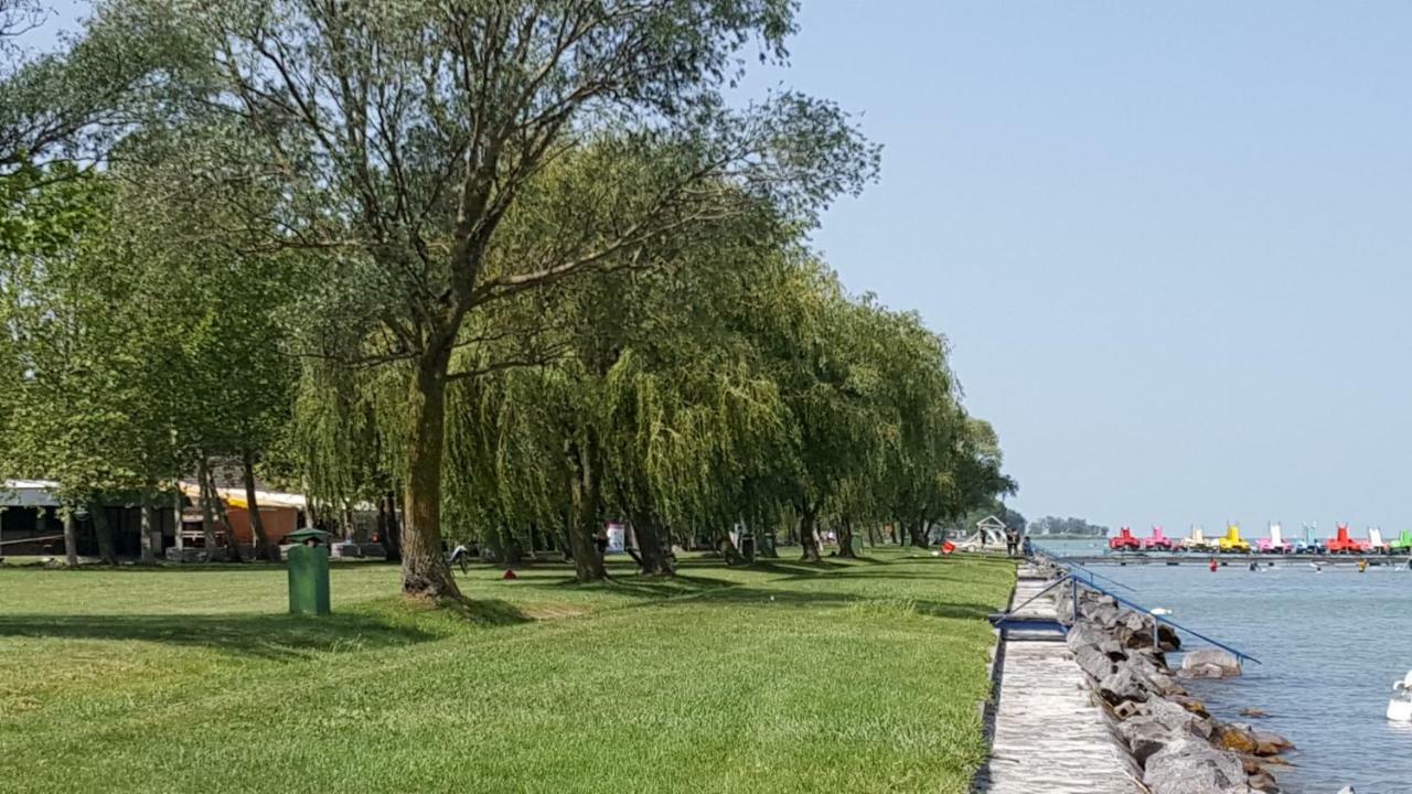 Lelle Resort Cb34 Balatonlelle Bagian luar foto