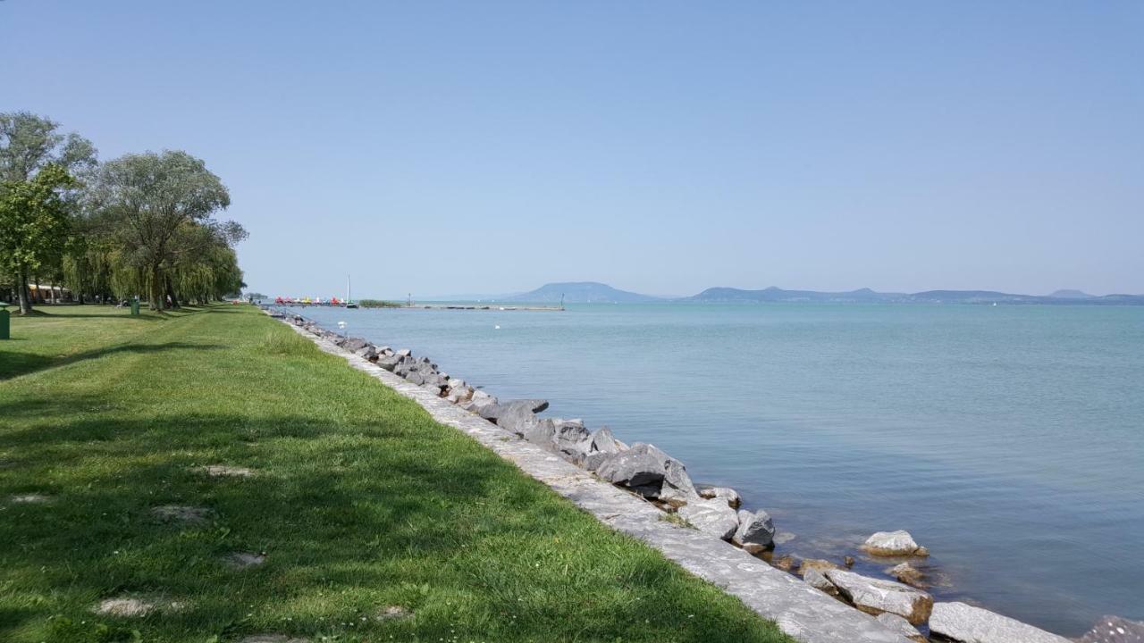Lelle Resort Cb34 Balatonlelle Bagian luar foto