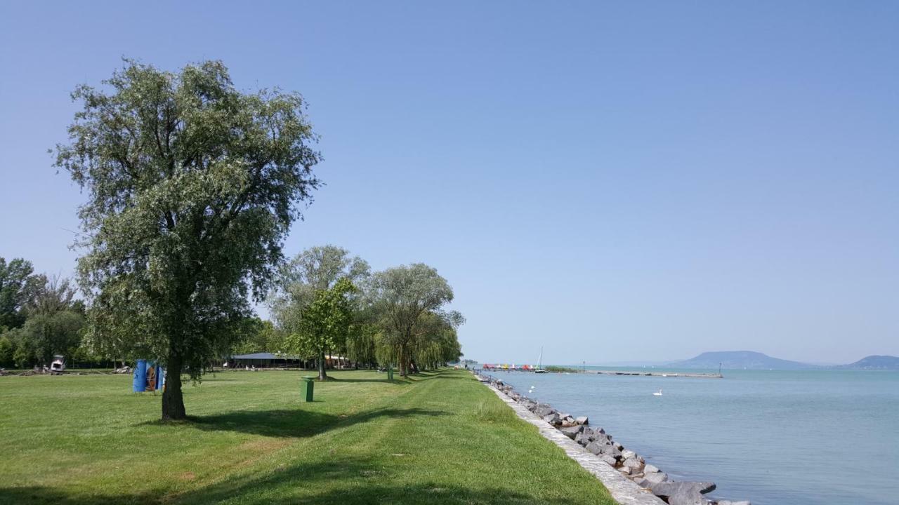 Lelle Resort Cb34 Balatonlelle Bagian luar foto