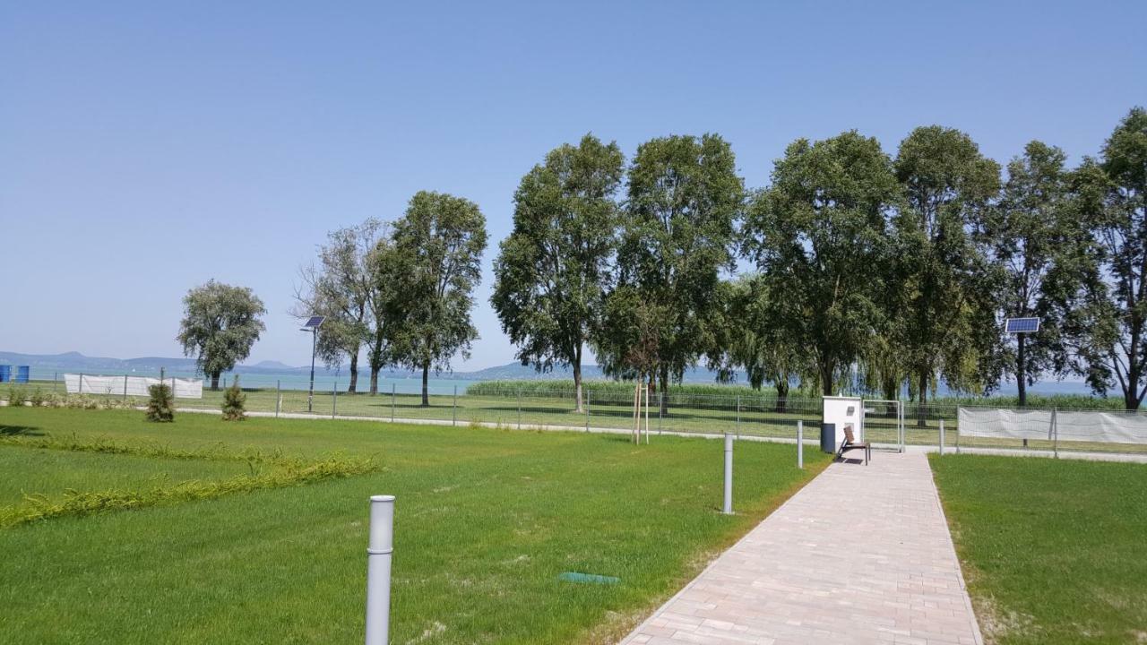 Lelle Resort Cb34 Balatonlelle Bagian luar foto