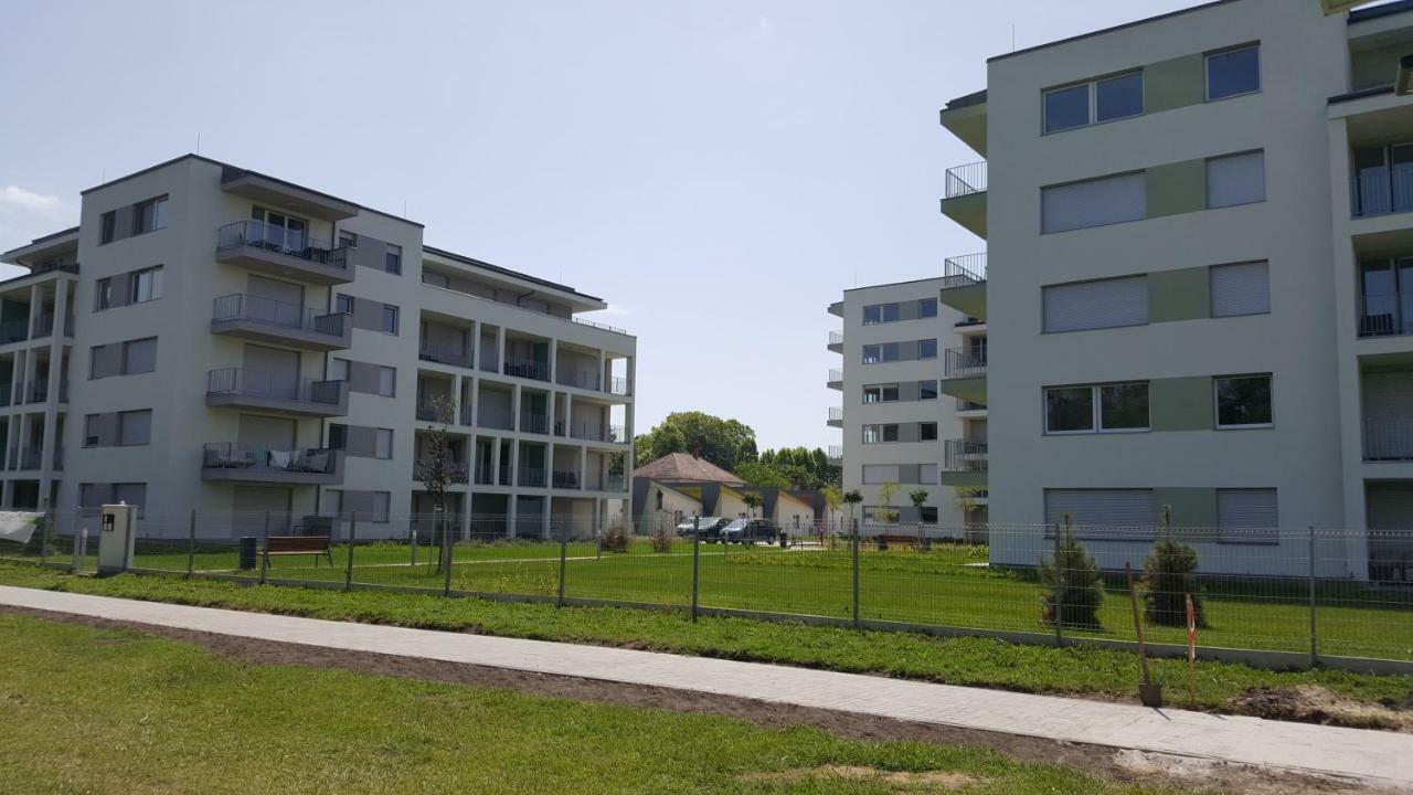 Lelle Resort Cb34 Balatonlelle Bagian luar foto