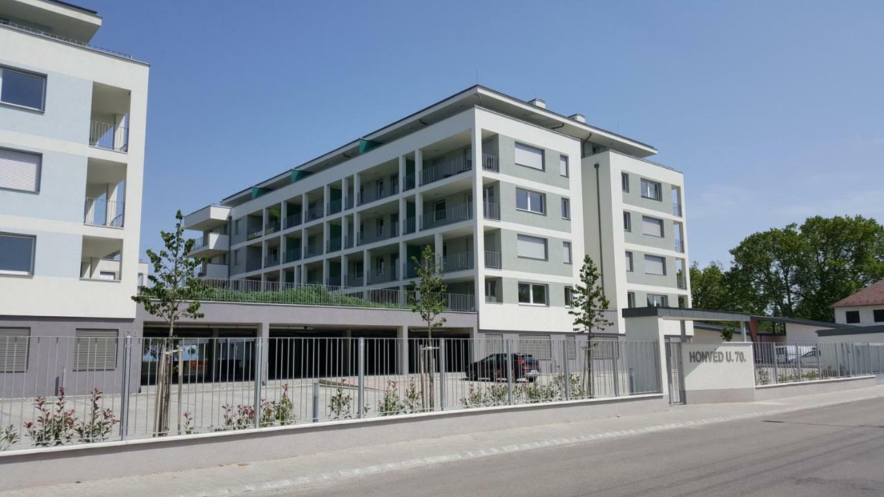 Lelle Resort Cb34 Balatonlelle Bagian luar foto