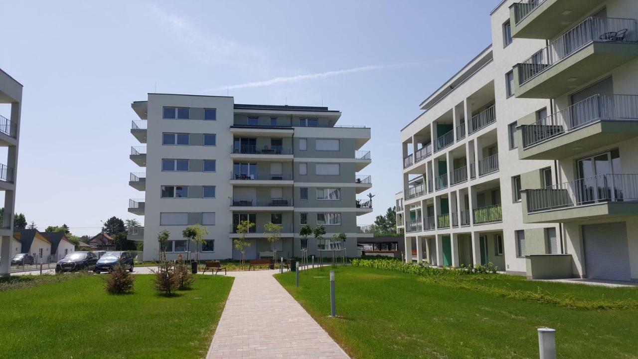 Lelle Resort Cb34 Balatonlelle Bagian luar foto