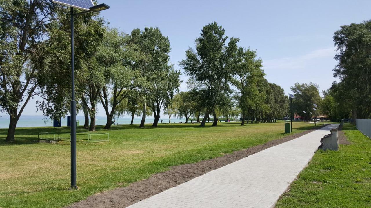 Lelle Resort Cb34 Balatonlelle Bagian luar foto