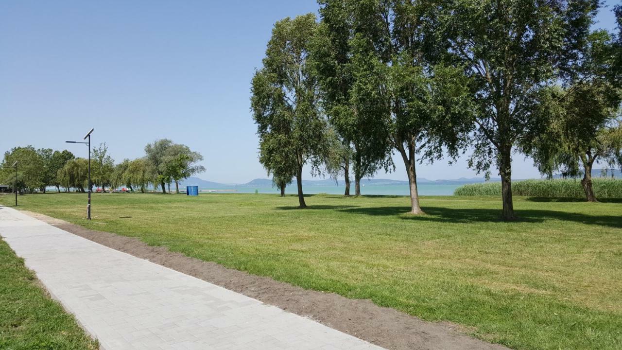 Lelle Resort Cb34 Balatonlelle Bagian luar foto