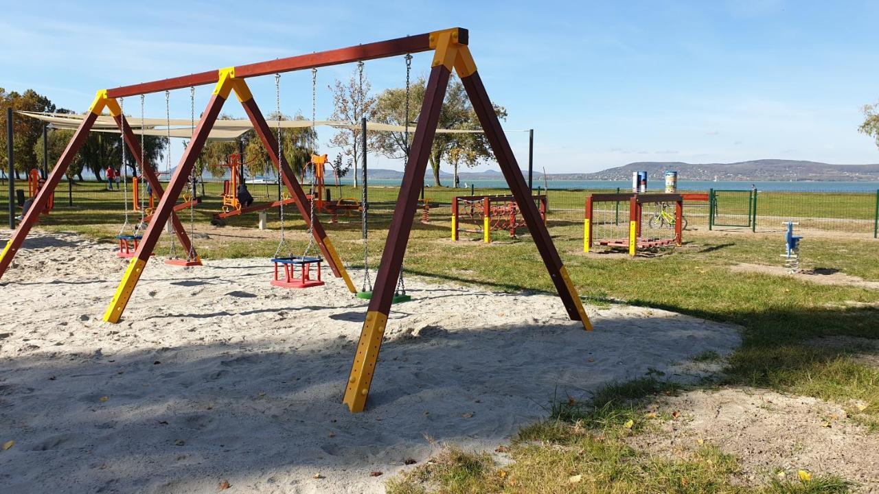 Lelle Resort Cb34 Balatonlelle Bagian luar foto